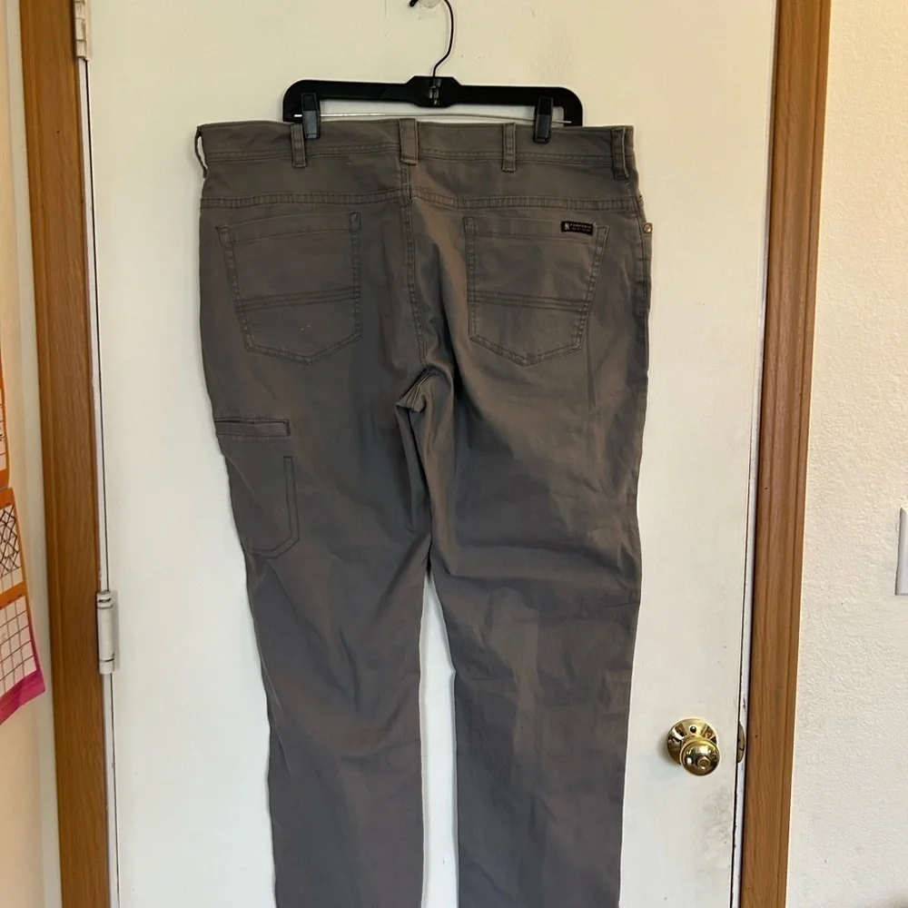 G.H. BASS & CO. 40W 30L Gray Cargo Pants
